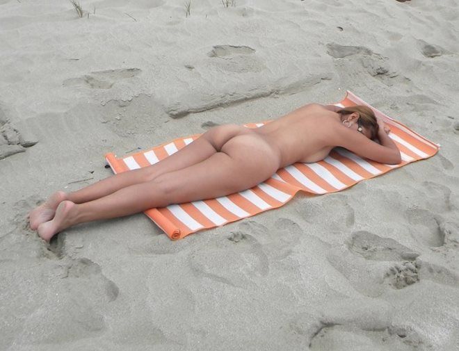 Fotos nua da esposa na praia se exibindo