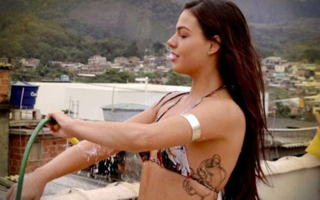 Isis Valverde Pelada