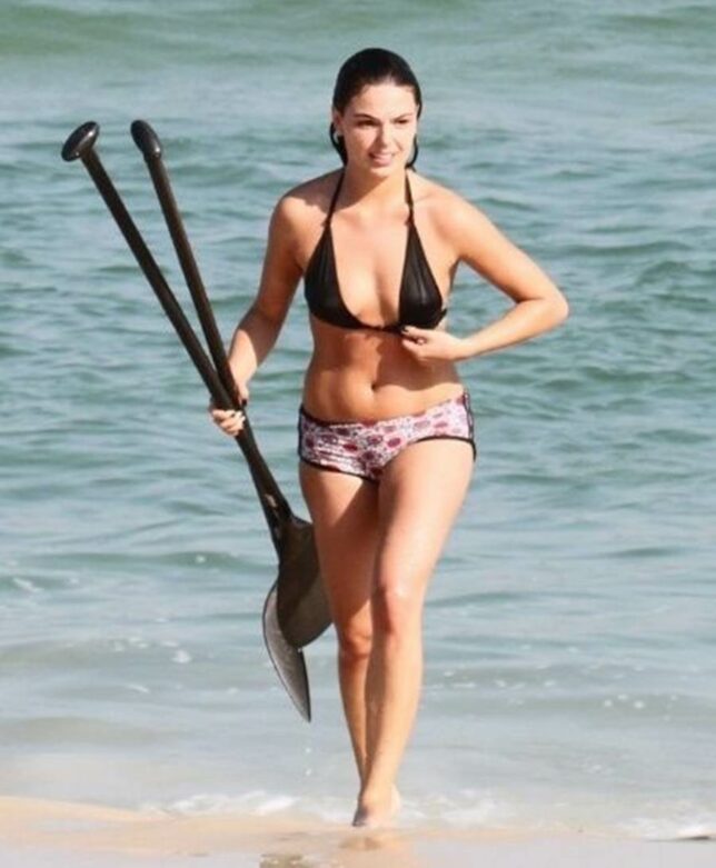 Isis Valverde Pelada