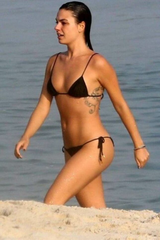 Isis Valverde Pelada