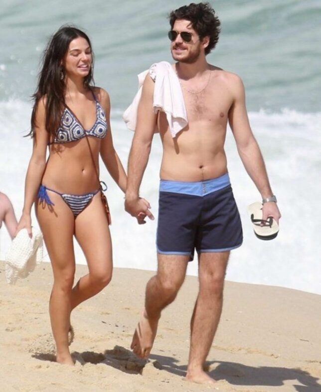 Isis Valverde Pelada