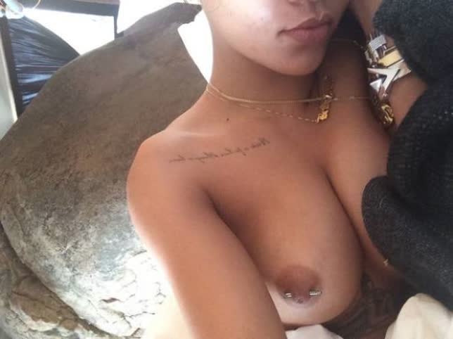 Rihanna Pelada 10