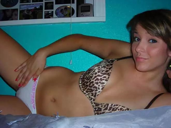 Fotos dessa novinha de 18 anos pelada nua se exibindo