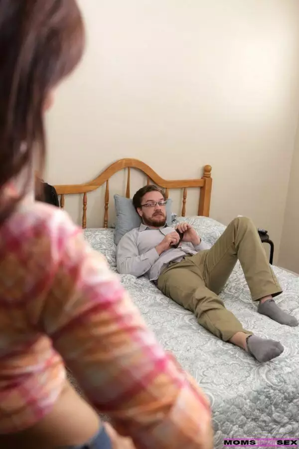 Coroa peituda bem gostosa fodendo com seu sobrinho