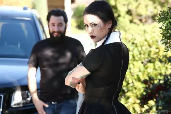 Emo gostosa transando com seu amigo escondido caiu na net