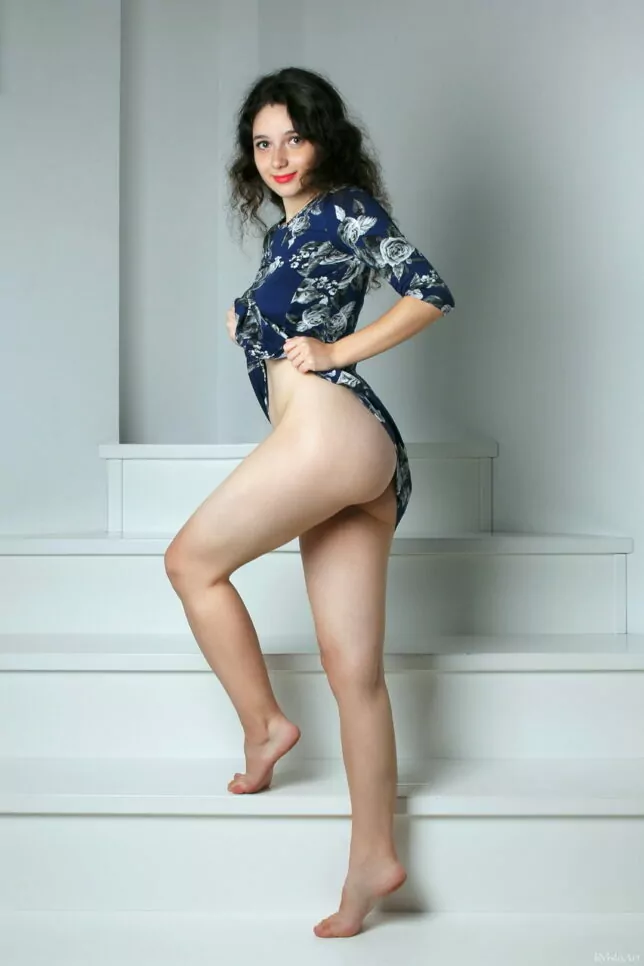 Rabuda Novinha Pelada se Exibindo