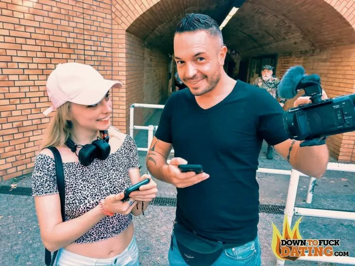 Comendo a Novinha de Quatro