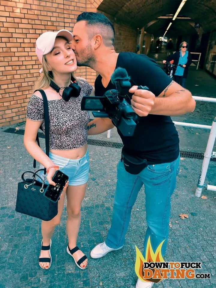 Comendo a Novinha de Quatro