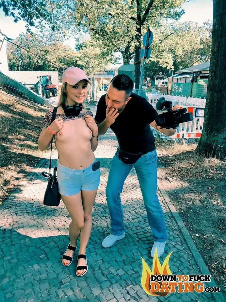 Comendo a Novinha de Quatro