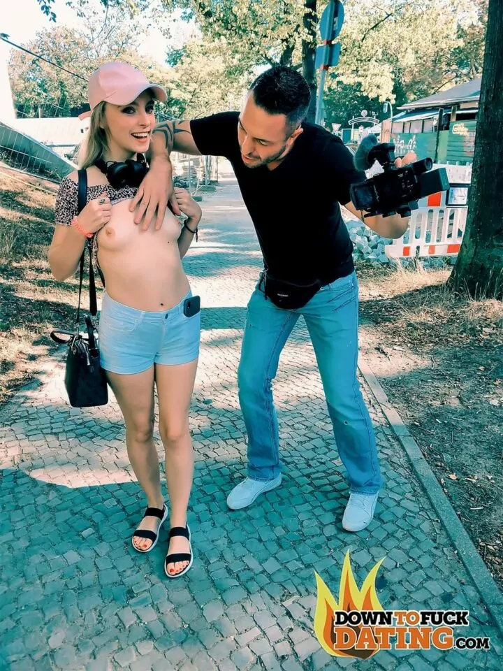 Comendo a Novinha de Quatro