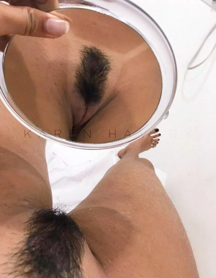 Karen Havary Nua e Pelada