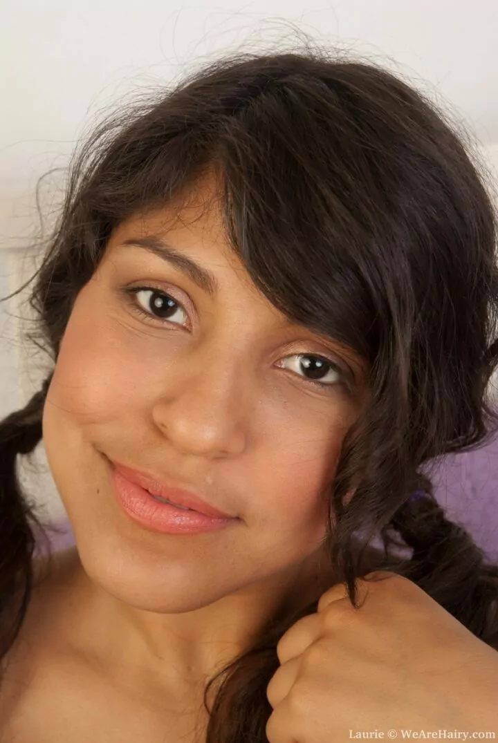 Mexicana Nua Mostrando a Buceta Cabeluda