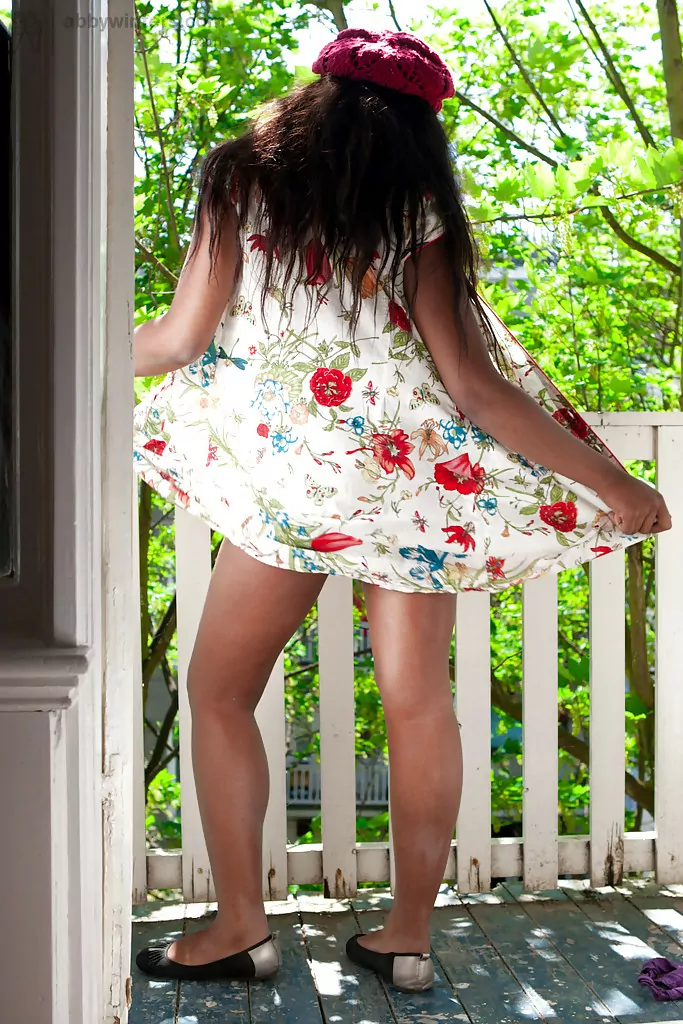 Africana Pelada Exibindo a Buceta Raspadinha