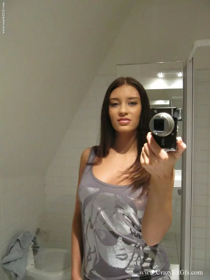 Mulher Tirando Fotos Pelada