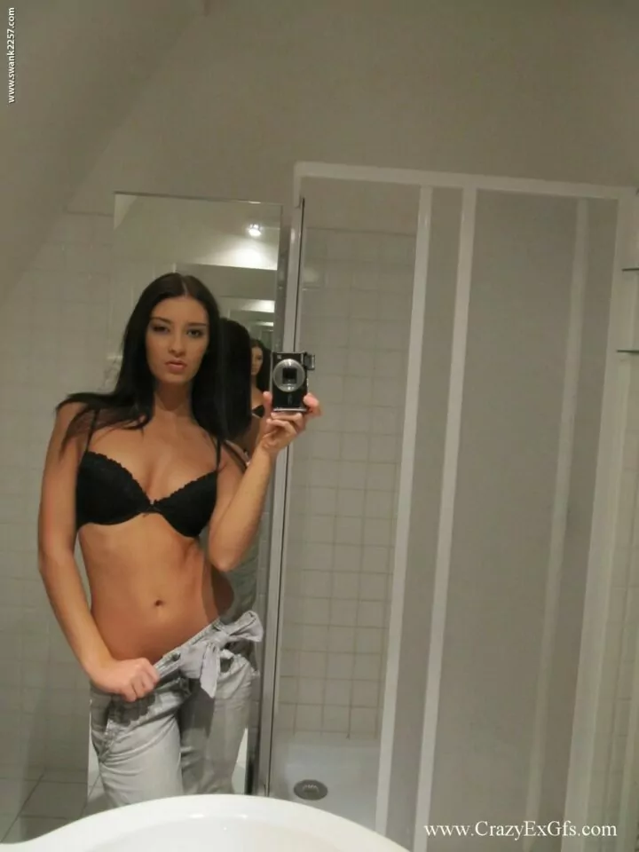 Mulher Tirando Fotos Pelada