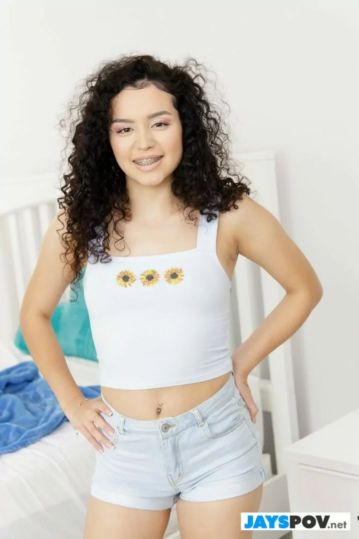 Brasileirinha Novinha de Aparelho Pelada