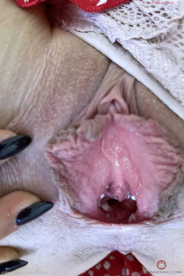 Loirinha Puta Peituda Mostrando a Boceta