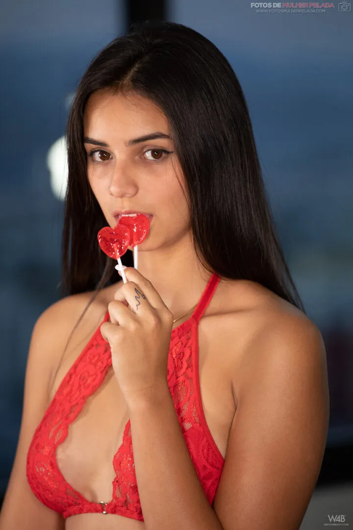 Novinha Moreninha se Masturbando