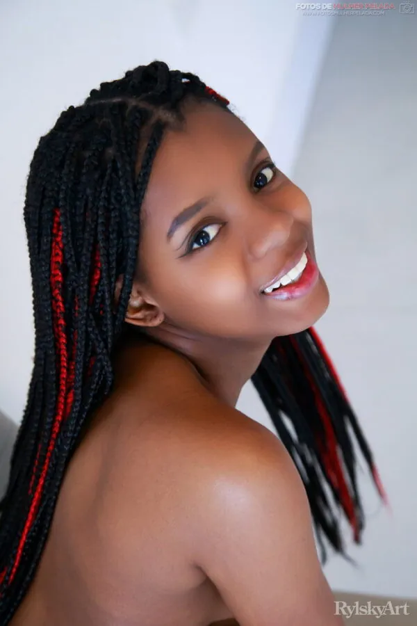 Neguinha dos Peitinhos Lindos e Buceta Raspadinha