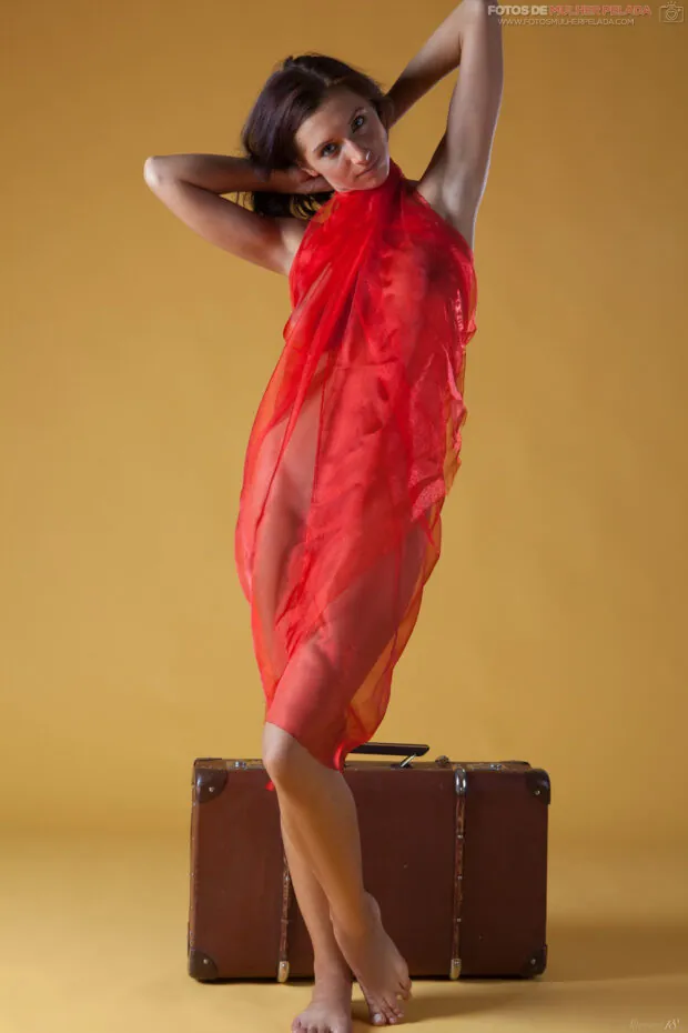 Novinha magra peituda peladinha se exibindo