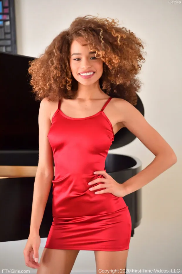 Fotos de masturbação com negra magrinha sexy sentando no consolo