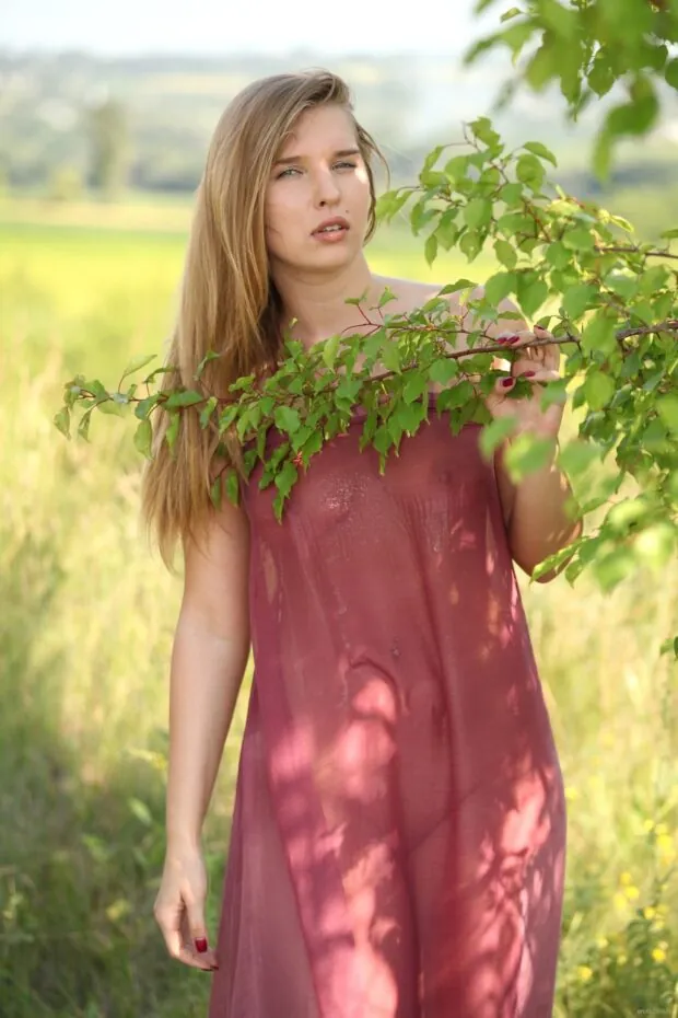 Fotos peladas ao ar livre com ninfetinha loira greluda