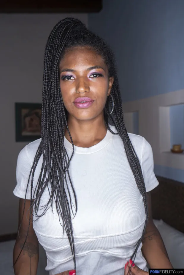 Fotos de preta magrinha peituda toda pelada se exibindo